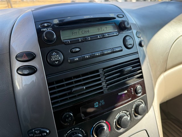 2006 TOYOTA SIENNA - Image 29