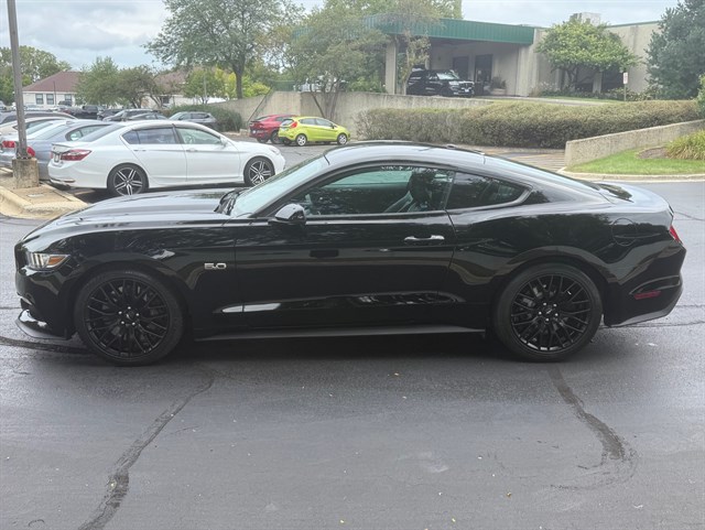 2017 Ford Mustang GT - Photo 9