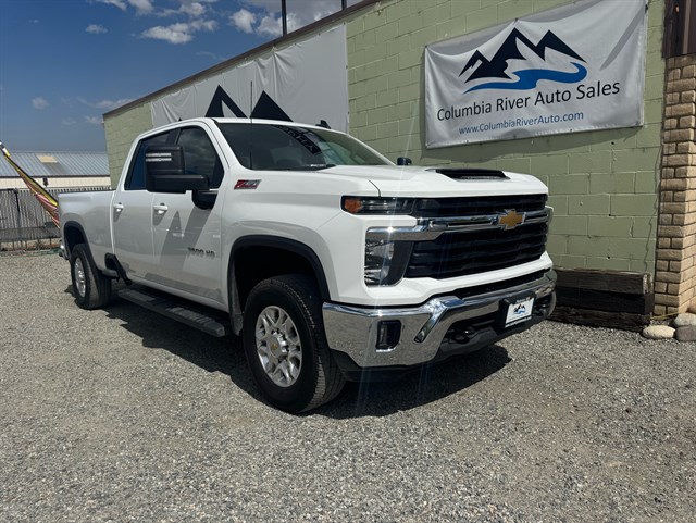2024 Chevrolet Silverado 3500HD LT's photo