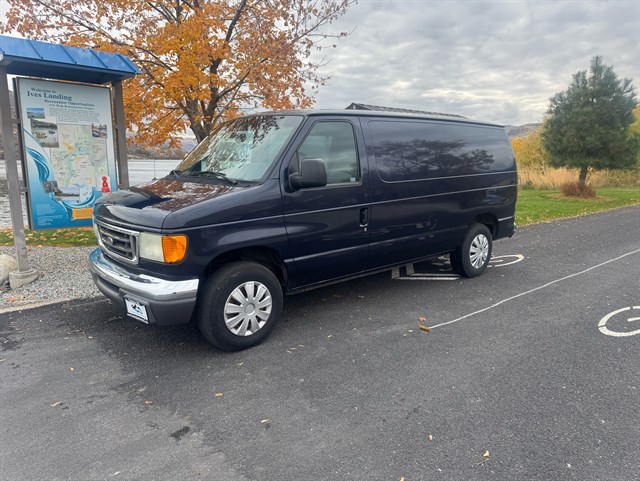 2004 Ford Econoline Van Commercial