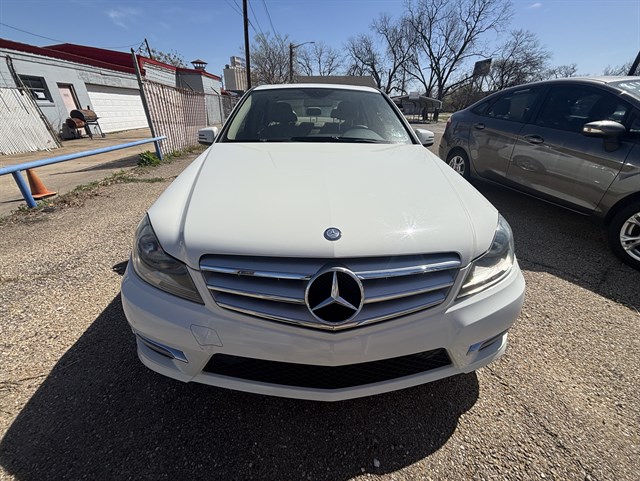 Mercedes C250 photo 2