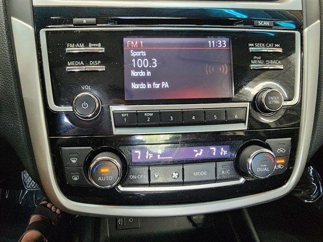 2018 Nissan Altima SV - Photo 14
