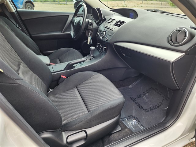 2013 Mazda MAZDA3 i Sport - Photo 11