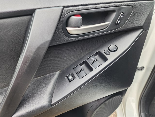 2013 Mazda MAZDA3 i Sport - Photo 12
