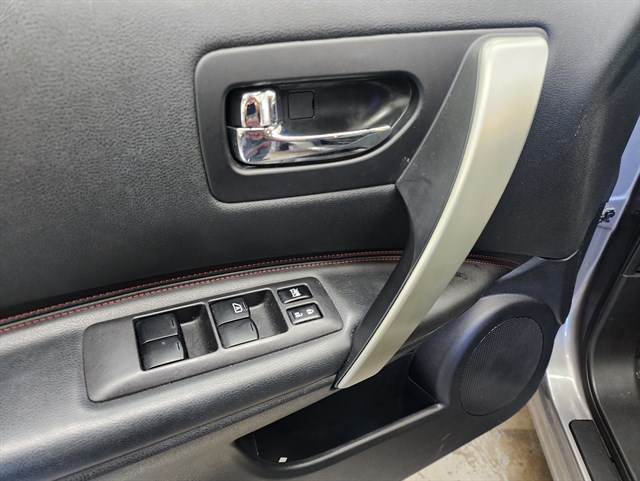 Nissan Rogue photo 14