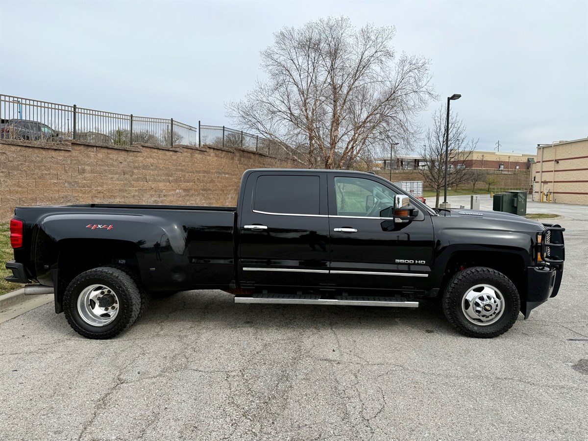 2019 Chevrolet Silverado 3500HD LTZ photo 4