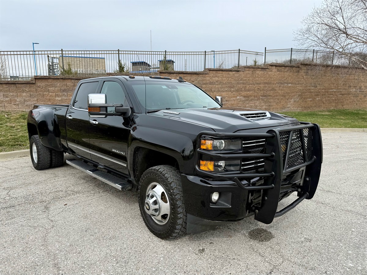 2019 Chevrolet Silverado 3500HD LTZ photo 3