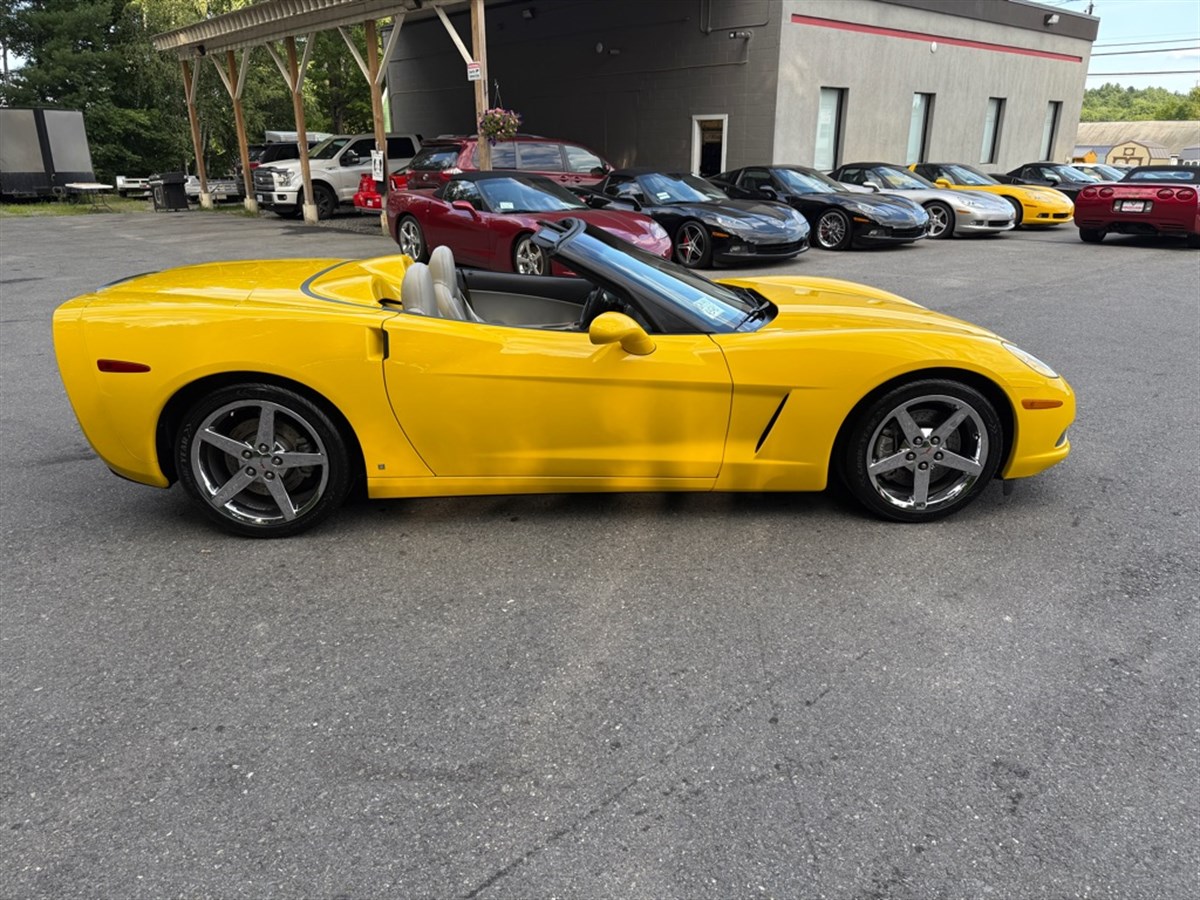 2007 Chevrolet Corvette Convertible 3LT photo 2
