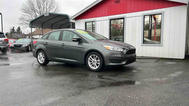 2016 Ford Focus SE's photo