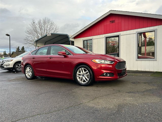 2015 Ford Fusion SE's photo
