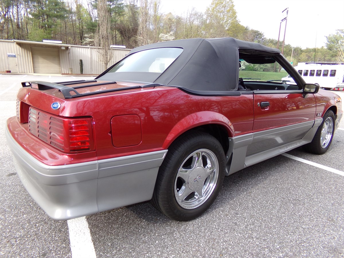 1991 Ford Mustang GT Convertible photo 3
