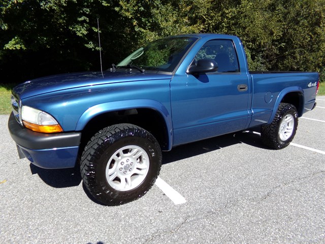 2004 Dodge Dakota Base