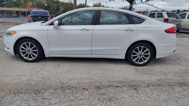 2017 Ford Fusion SE's photo