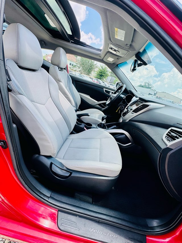 Hyundai Veloster photo 37
