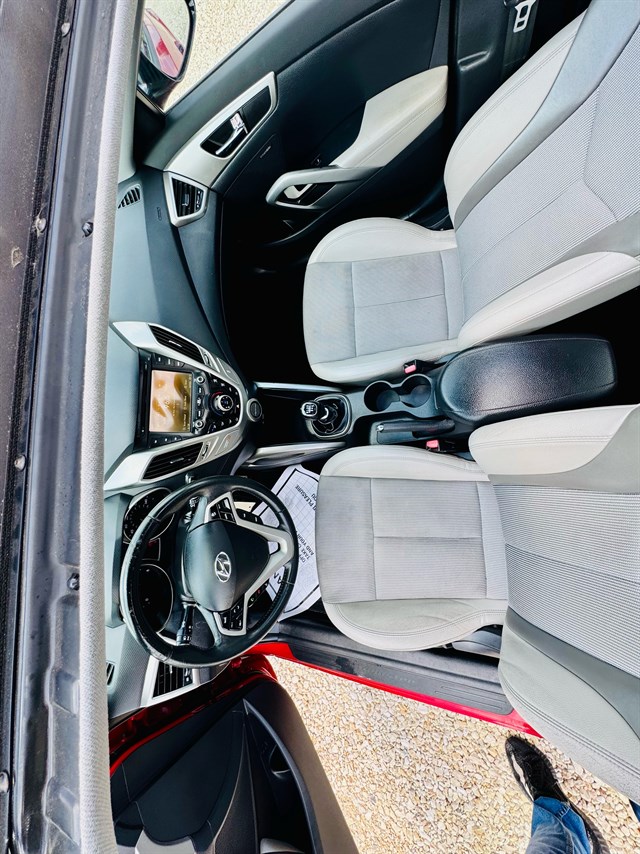 Hyundai Veloster photo 26