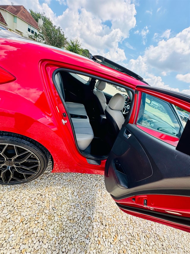 Hyundai Veloster photo 32