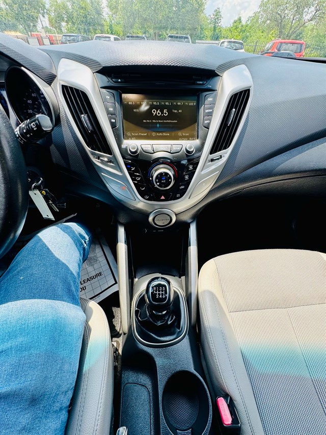 Hyundai Veloster photo 38