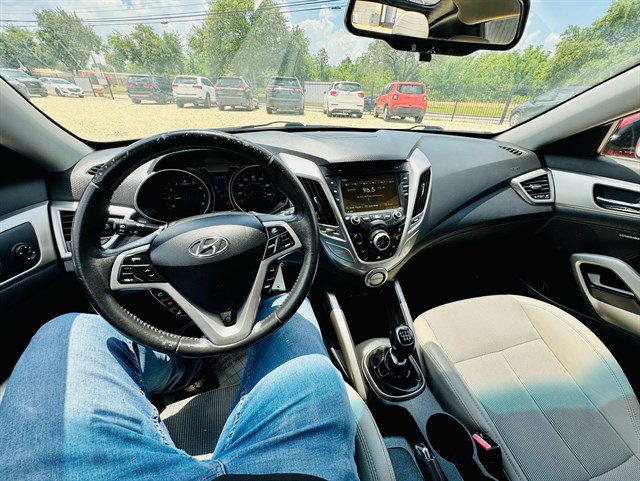 Hyundai Veloster photo 35