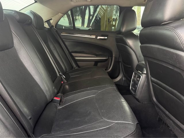Chrysler 300 photo 11