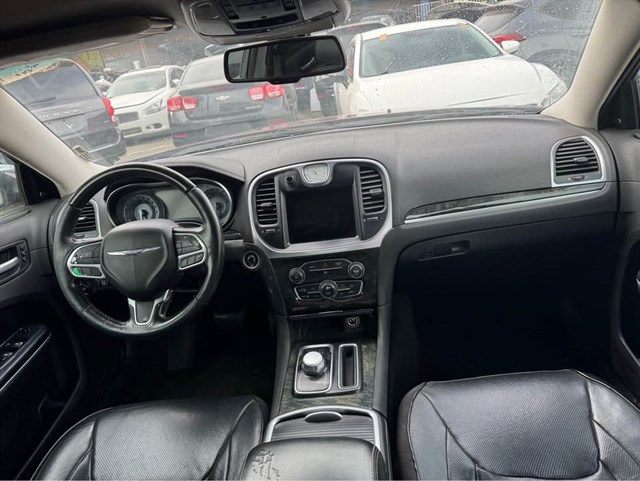 Chrysler 300 photo 5