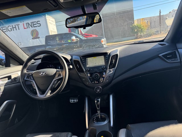 Hyundai Veloster photo 4