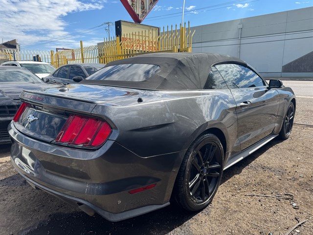 Ford Mustang photo 4