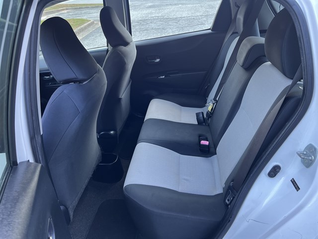 2013 Toyota Yaris L - Photo 14