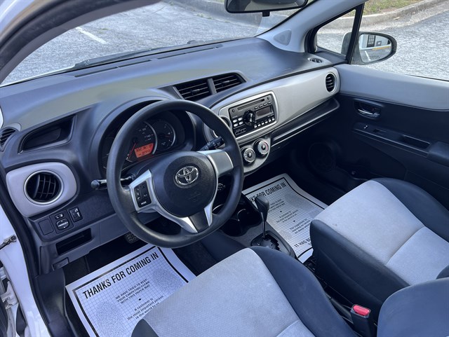2013 Toyota Yaris L - Photo 12