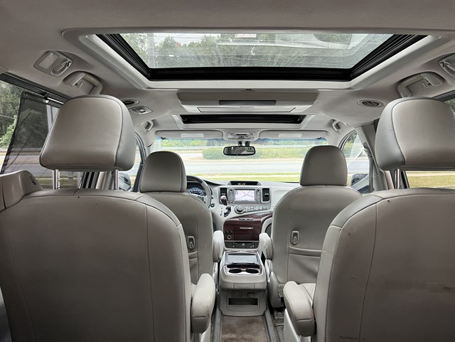 Toyota Sienna photo 11