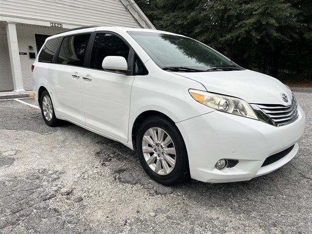 Toyota Sienna photo 10