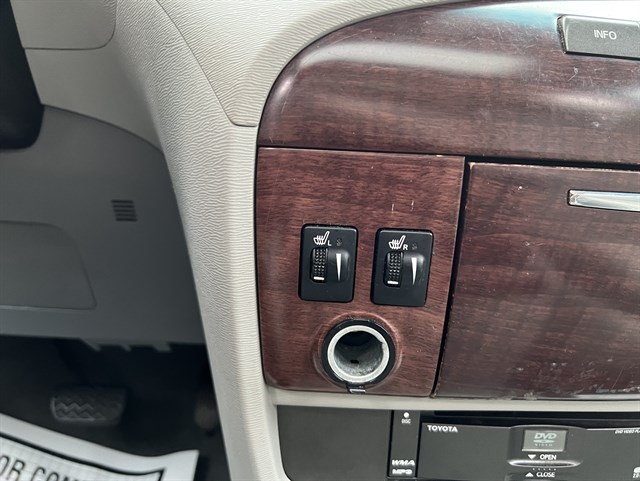Toyota Sienna photo 18