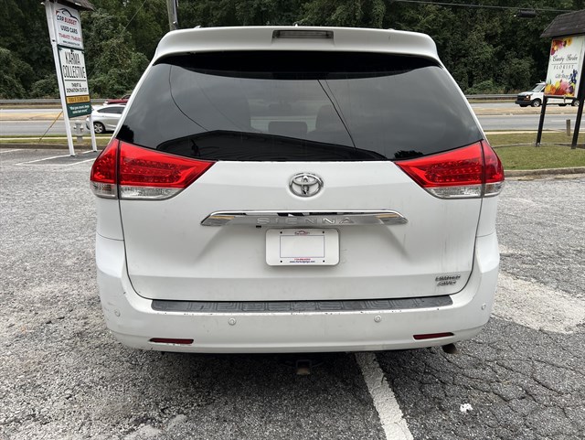 Toyota Sienna photo 6