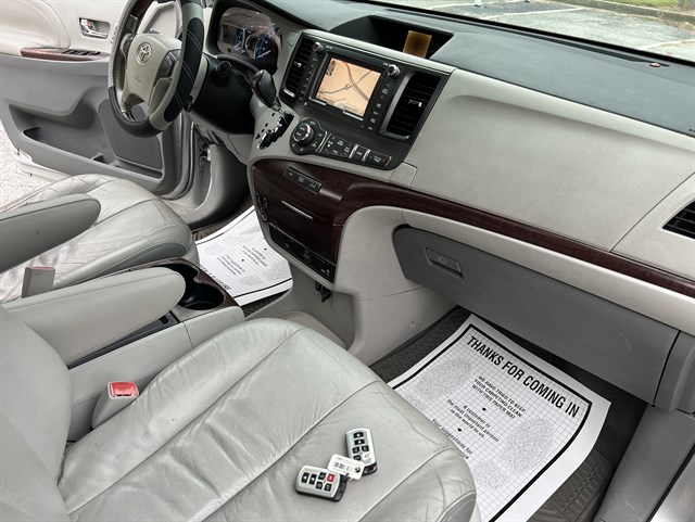 Toyota Sienna photo 20