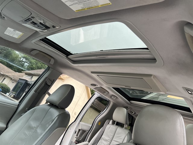 Toyota Sienna photo 14