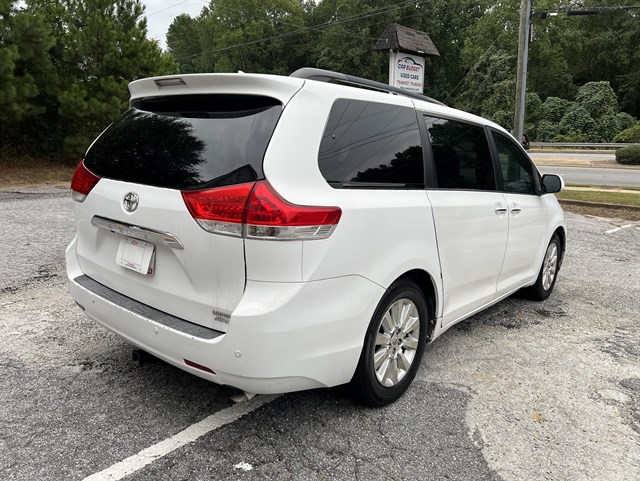 Toyota Sienna photo 8