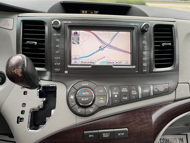 Toyota Sienna photo 16