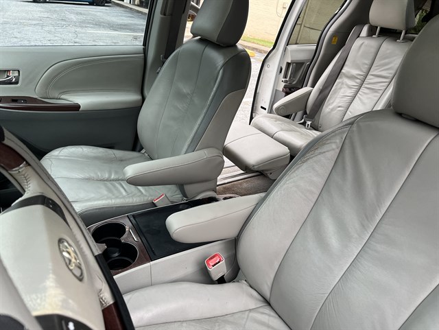 Toyota Sienna photo 15
