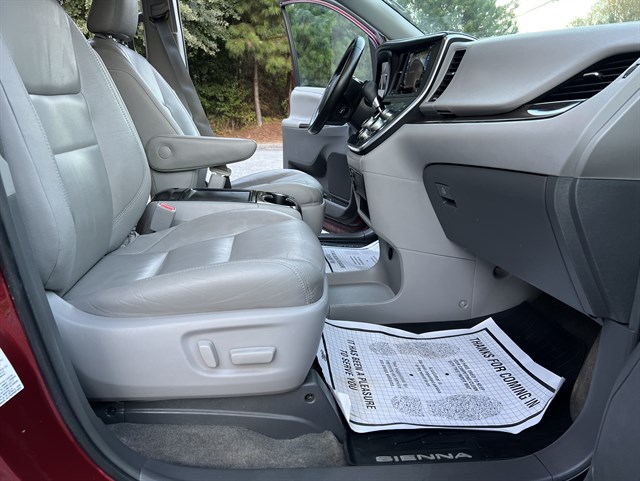 Toyota Sienna photo 19