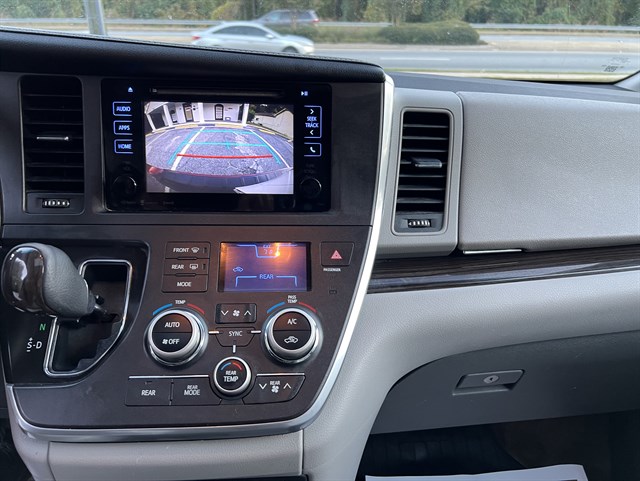 Toyota Sienna photo 21