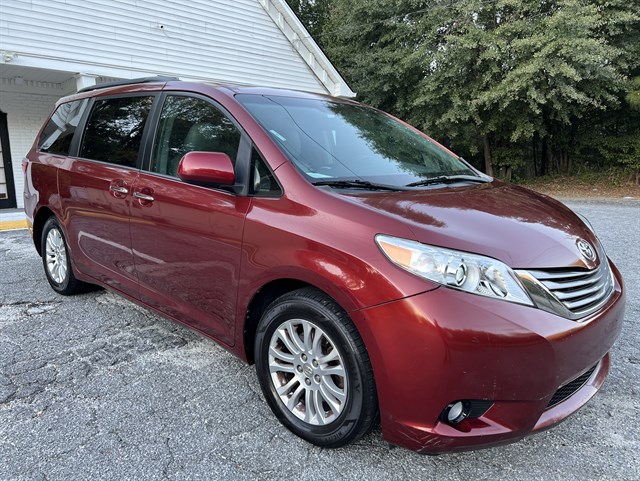 Toyota Sienna photo 9