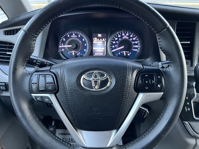 Toyota Sienna photo 25