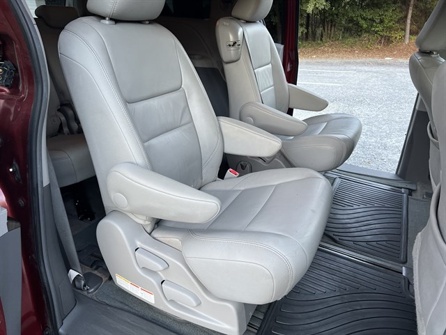 Toyota Sienna photo 16