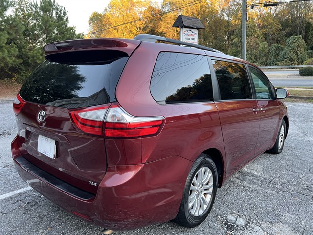 Toyota Sienna photo 7