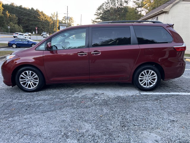 Toyota Sienna photo 5