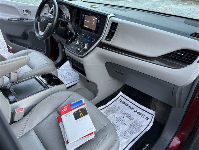 Toyota Sienna photo 17