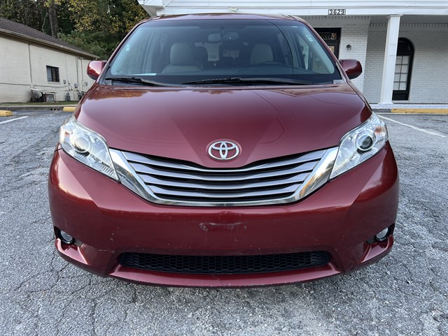 Toyota Sienna photo 4