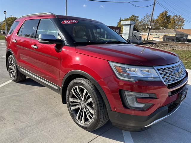2016 Ford Explorer Platinum's photo