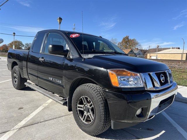 2014 Nissan Titan SV's photo