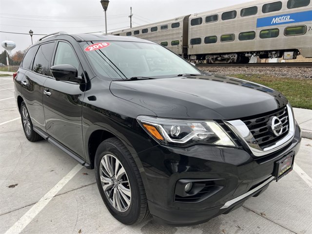 2019 Nissan Pathfinder SL's photo