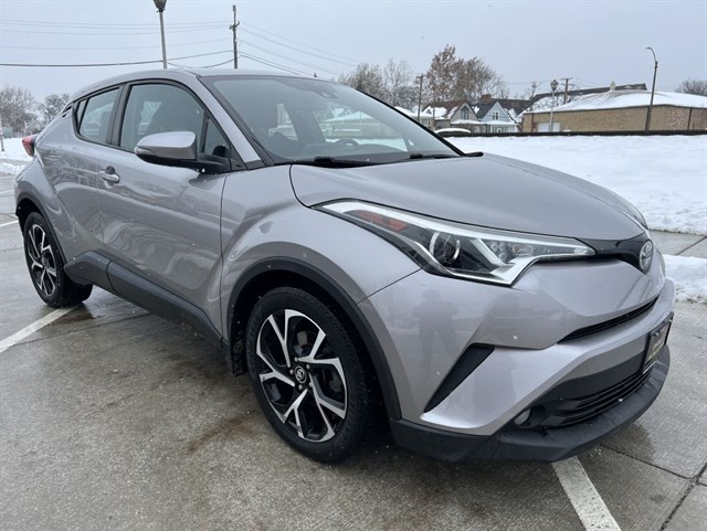 2018 Toyota C-HR XLE Premium's photo